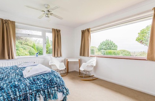 Emsworth House | Pass the Keys Charming Harbourside Cottage