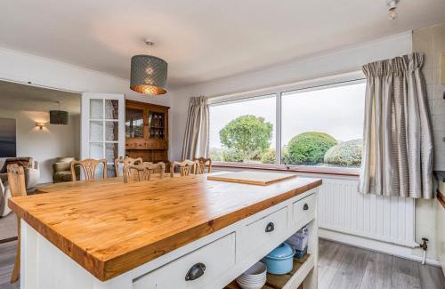 Emsworth House | Pass the Keys Charming Harbourside Cottage