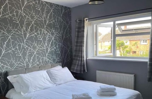 Shrewsbury House | Pass the Keys | Cheerful large 3 bedroom house in quiet cul-de-sac