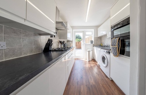 Great Baddow House | Pass the Keys | Comfortable 4 Bedroom home In Chelmsford | Parking