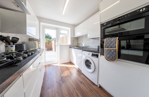 Great Baddow House | Pass the Keys | Comfortable 4 Bedroom home In Chelmsford | Parking
