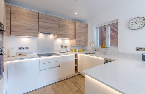 Shrewsbury Apartment | Pass the Keys | Contemporary Apartment with Secure Parking