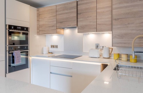 Shrewsbury Apartment | Pass the Keys | Contemporary Apartment with Secure Parking