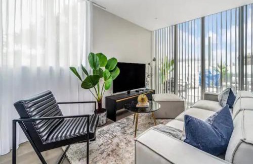 Munster Apartment | Pass the Keys Contemporary Fulham Penthouse with Large Balcony