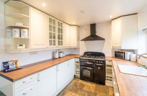 Cassington House | Pass the Keys | Cosy 2 Bed Terrace | Peaceful Village location