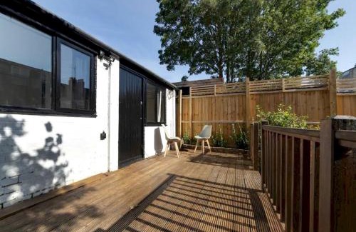 Cambridge House | Pass the Keys Cosy Cabin in Central Cambridge Free Parking