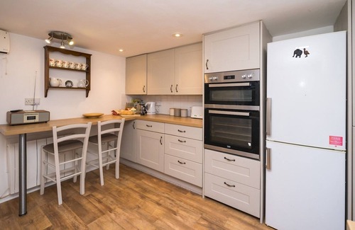 Craven Arms House | Pass the Keys | Cosy cottage hideaway set in beautiful countryside