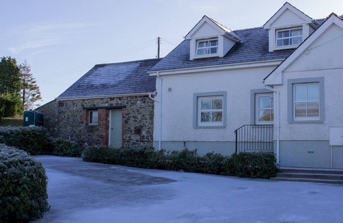 Carmarthen House | Pass the Keys | Cosy home close to Carmarthen