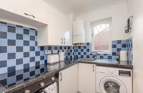 Beeston Apartment | Pass the Keys | Cosy Haven next to White Rose Shopping Centre