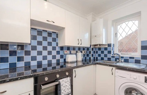 Beeston Apartment | Pass the Keys | Cosy Haven next to White Rose Shopping Centre