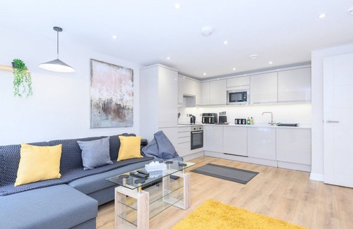 Leeds Apartment | Pass the Keys | Couples Haven in Central Leeds