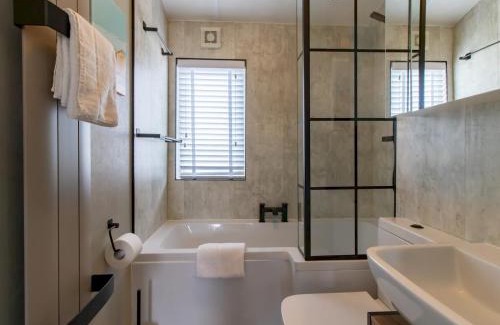 Whitley Bay House | Pass the Keys Cozy 2-Bed Lodge by the Sea – Whitley Bay Retreat