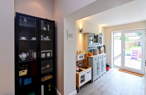 Whitchurch House | Pass the Keys | Cozy family home near Cardiff Centre