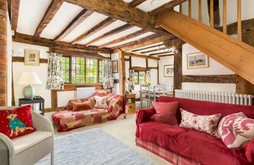 Mickleton House | Pass the Keys Dara Cottage 16th Century Thatched Cottage