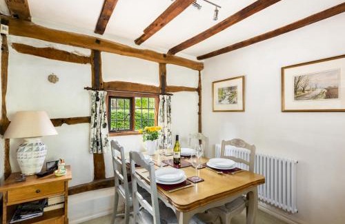 Mickleton House | Pass the Keys Dara Cottage 16th Century Thatched Cottage