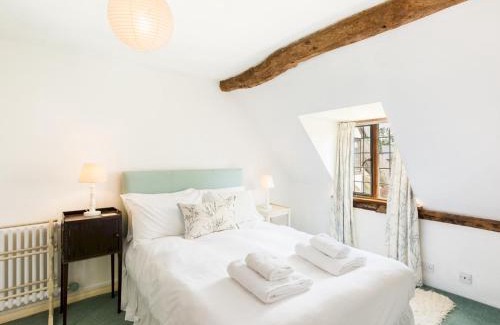 Mickleton House | Pass the Keys Dara Cottage 16th Century Thatched Cottage