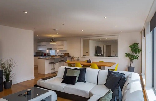 Birmingham City Centre Ski Chalet | Pass the Keys | Executive Penthouse | 2 Bed | Jewellery Quarter!