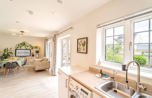 Bicester House | Pass the Keys | Experience Bicester Village near our Spacious Home