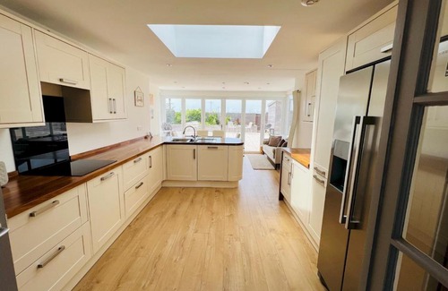 Lydd-on-Sea House | Pass the Keys Fabulous Beach Front Holiday Location