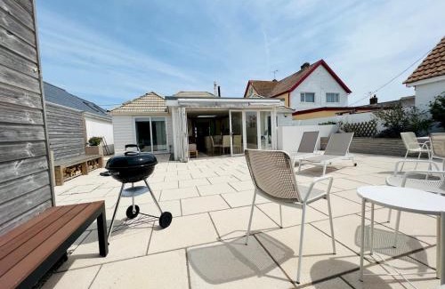 Lydd-on-Sea House | Pass the Keys Fabulous Beach Front Holiday Location