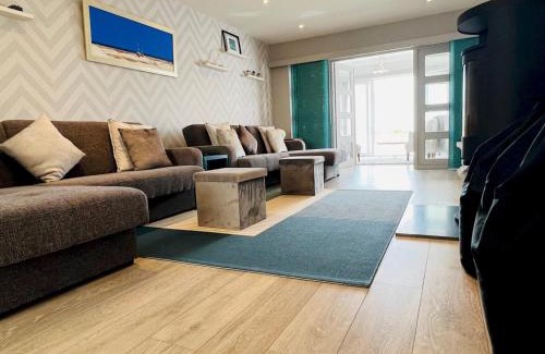 Lydd-on-Sea House | Pass the Keys Fabulous Beach Front Holiday Location