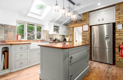 Chazey Heath House | Pass the Keys | Fabulous Country Estate Private Cinema Quiet Area