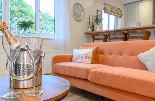 Shipley Apartment | Pass the Keys Family Friendly home in Baildon Court-Free Parking