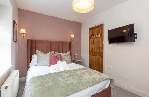 Staindrop House | Pass the Keys Foxglove Cottage – Cosy Countryside Retreat