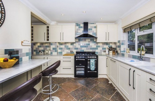 Cublington House | Pass the Keys | Home overlooking farmland