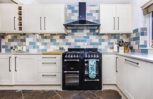 Cublington House | Pass the Keys | Home overlooking farmland