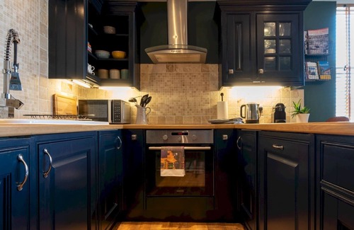 Moreton-in-Marsh Apartment | Pass the Keys | Elegant & stylish home in historic town centre