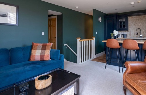 Moreton-in-Marsh Apartment | Pass the Keys | Elegant & stylish home in historic town centre