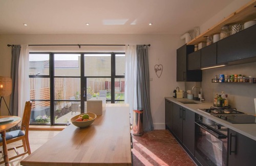 Southend-on-Sea House | Pass the Keys | Cosy Stylish house near Southend