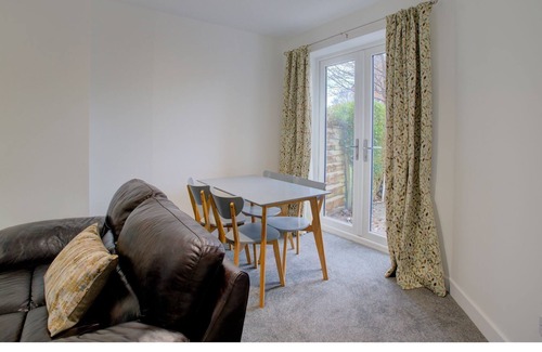 Baguley House | Pass the Keys | Gorgeous 3 Bed Home Near Manchester Airport