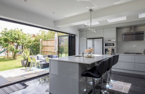 Old Windsor House | Pass the Keys | Gorgeous Family Home Near River Thames-Old Windsor