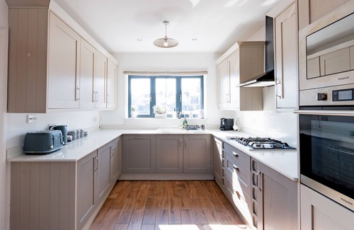 Hawkwell House | Pass the Keys | Hawkwell Retreat 5 Bedroom home | Hockley