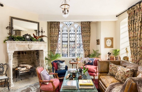Warwick Town Centre Apartment | Pass the Keys | Historic 2Bed Chapel in Central Warwick