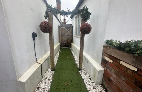 Colchester House | Pass the Keys Honeymooners Heven