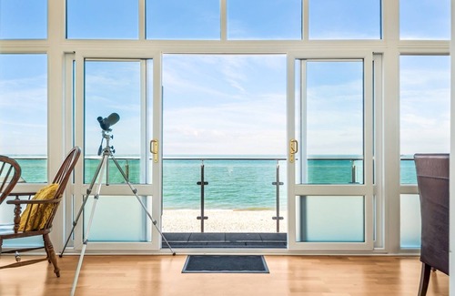 Herne Bay Apartment | Pass the Keys | Jarrahdale Beach House - Stunning Luxurious Holiday Pad by the sea