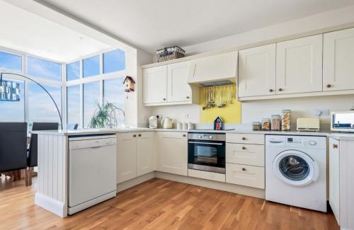 Herne Bay Apartment | Pass the Keys Jarrahdale Beach House - Stunning Luxurious Holiday Pad by the sea