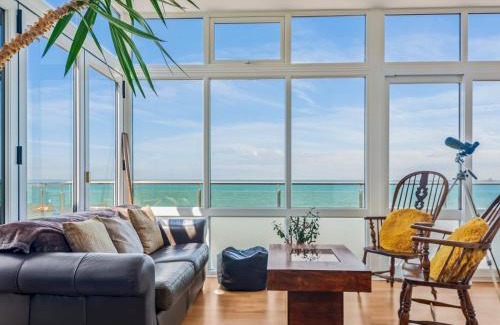 Herne Bay Apartment | Pass the Keys Jarrahdale Beach House - Stunning Luxurious Holiday Pad by the sea