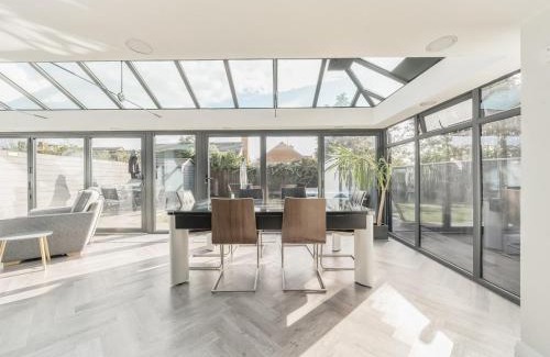 Sandford-on-Thames House | Pass the Keys Large Family Home Parking - Oxford