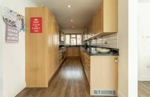 Chelmsford House | Pass the Keys | Large and spacious House in Chelmsford!