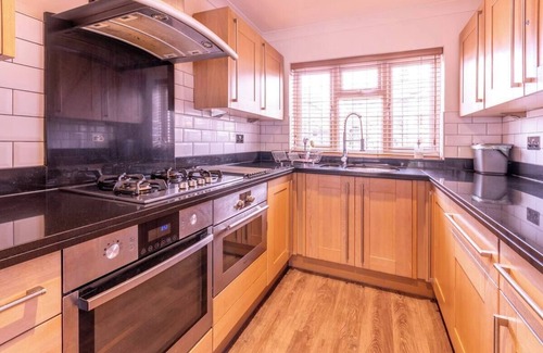 Chelmsford House | Pass the Keys | Large and spacious House in Chelmsford!