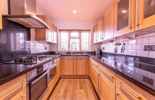 Chelmsford House | Pass the Keys | Large and spacious House in Chelmsford!