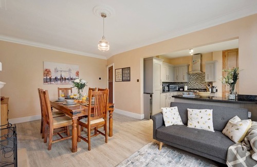 Didsbury House | Pass the Keys | Large 4 Bed House with Games Room