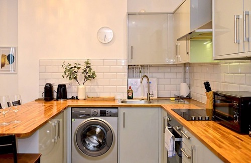 Caerau Apartment | Pass the Keys | Llandaff - Modern, Bright & Central w/Parking