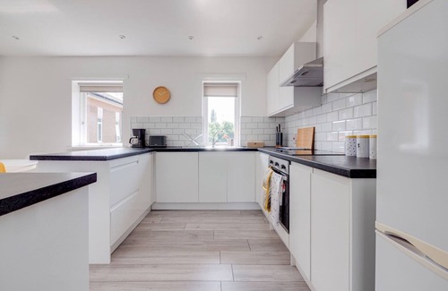 Didsbury House | Pass the Keys | Lovely 3 Bedroom property golf club and parking