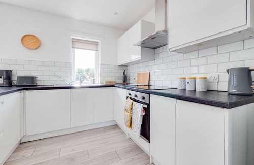 Didsbury House | Pass the Keys | Lovely 3 Bedroom property golf club and parking