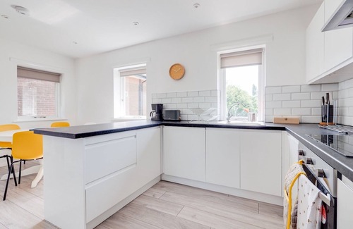 Didsbury House | Pass the Keys | Lovely 3 Bedroom property golf club and parking